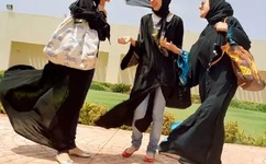 我被同桌吸奶的故事